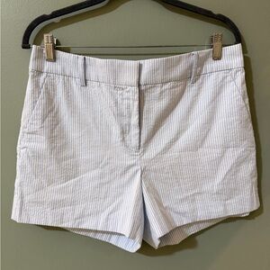 LOFT NWT River is short in seersucker stripe size 6